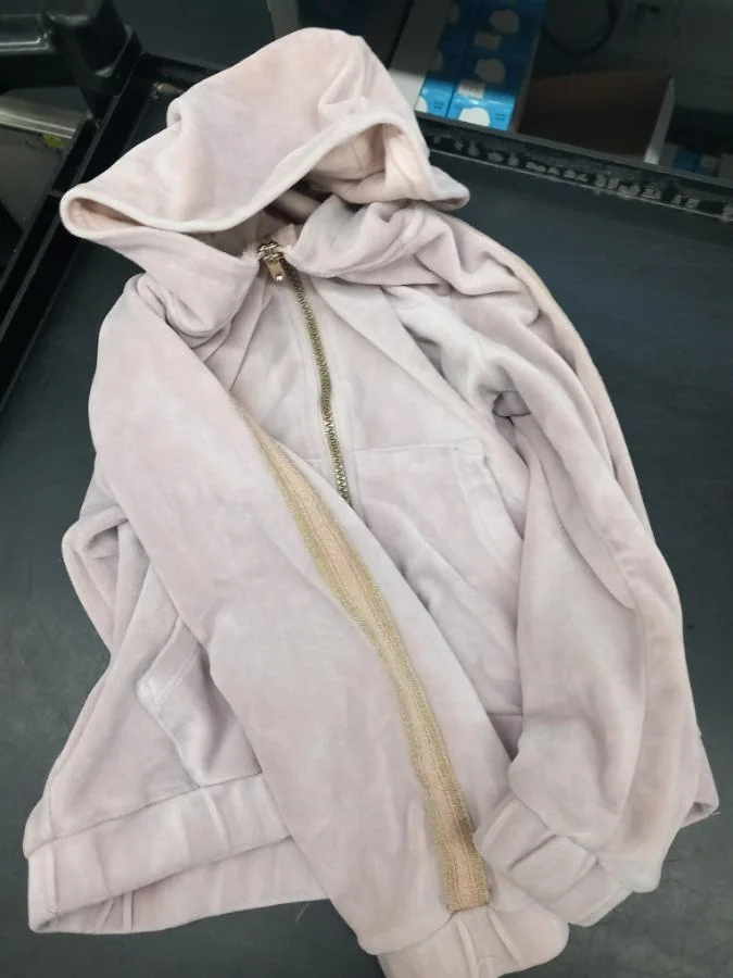Pinkki huppari