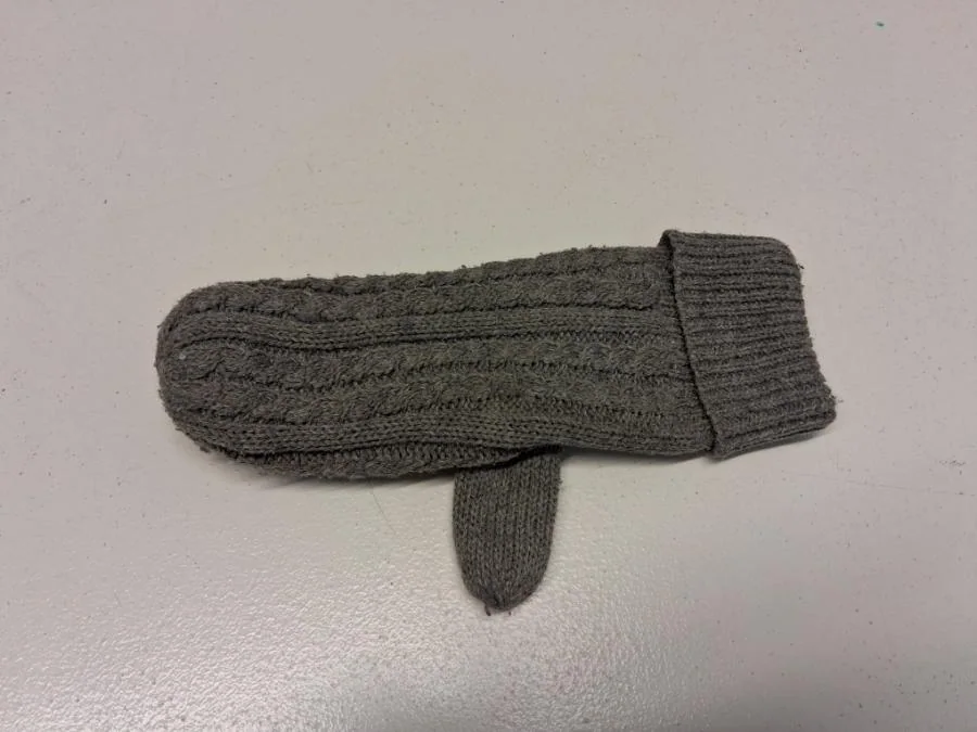 Ein einzelner Handschuh