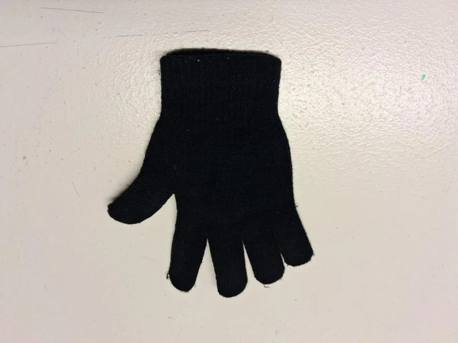 Ein einzelner Handschuh