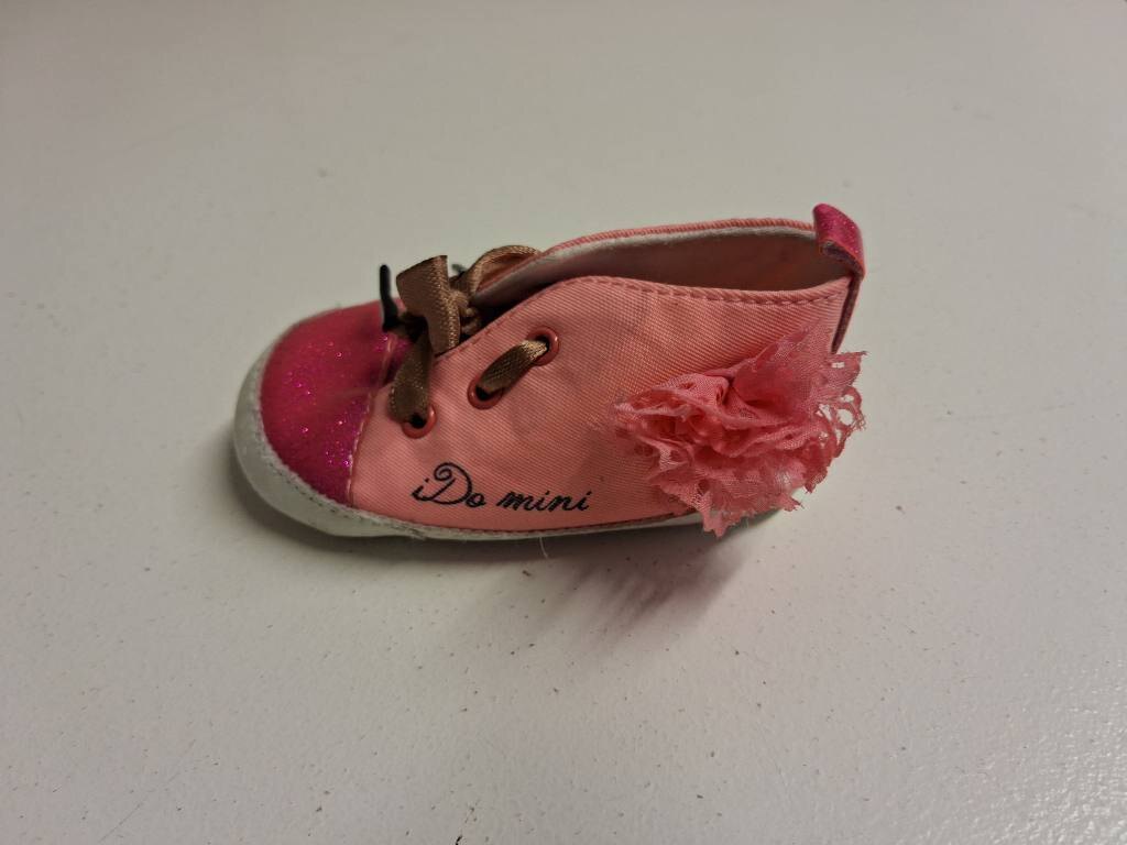 Vauvan kenkä / pieni tossu